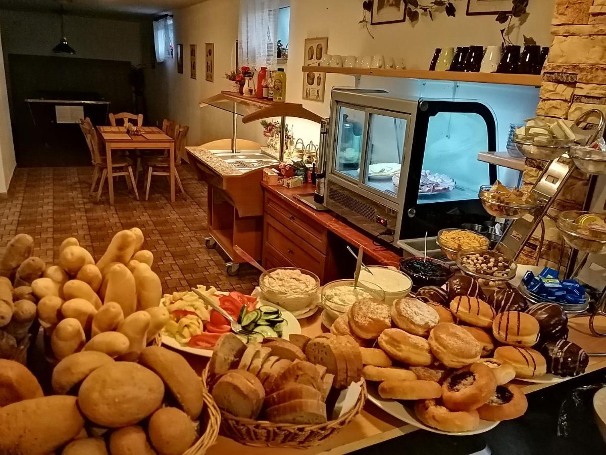 Privat Bohemia Hotel Šatov Екстериор снимка