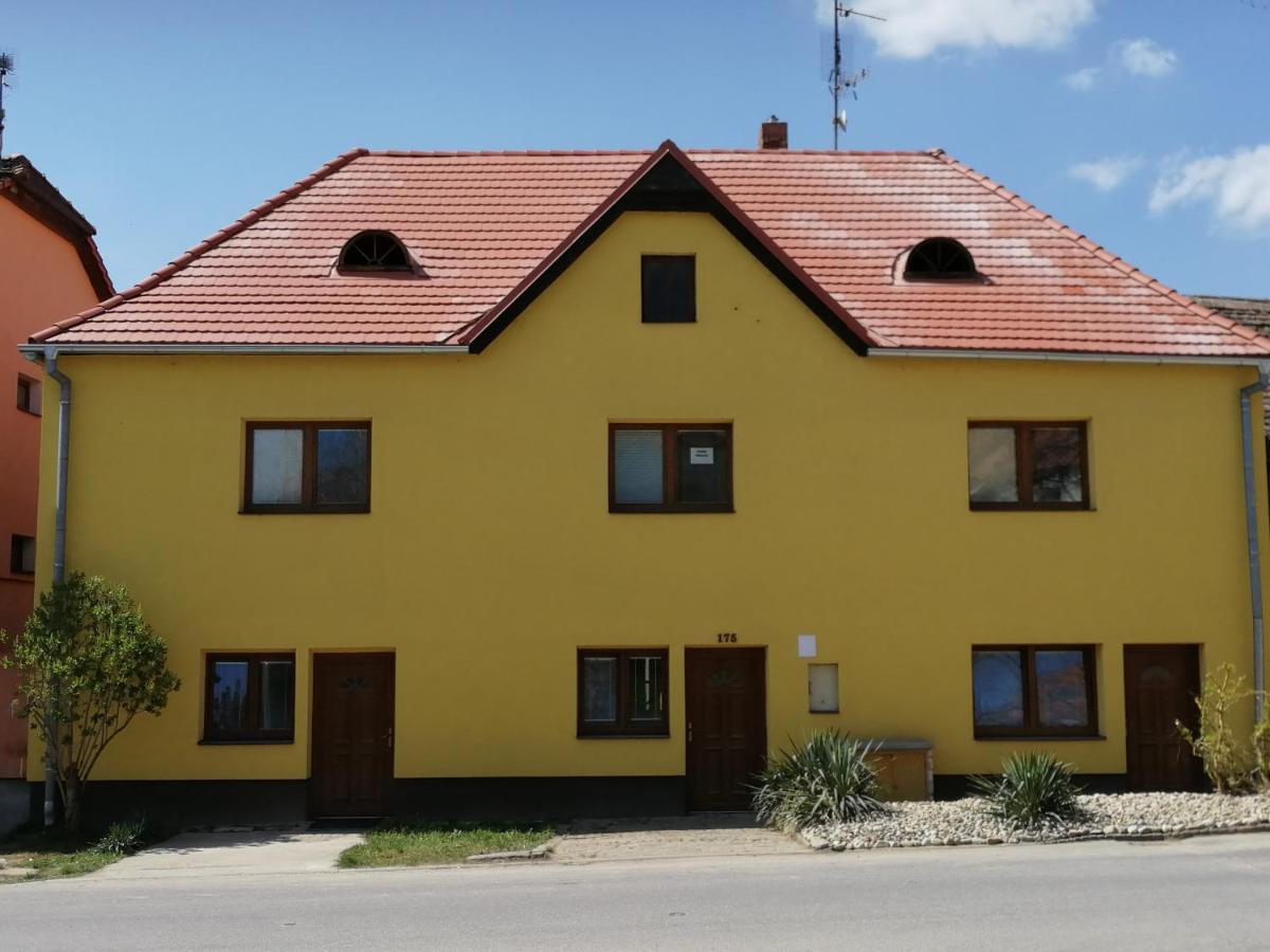 Privat Bohemia Hotel Šatov Екстериор снимка